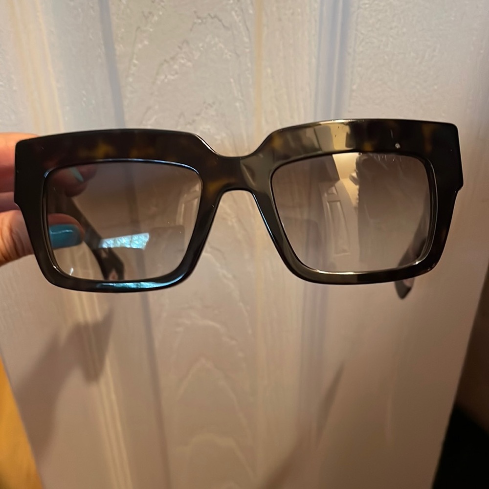 #079 PRADA SUNGLASSES